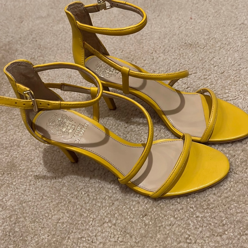Vinco Camuto heels sandals